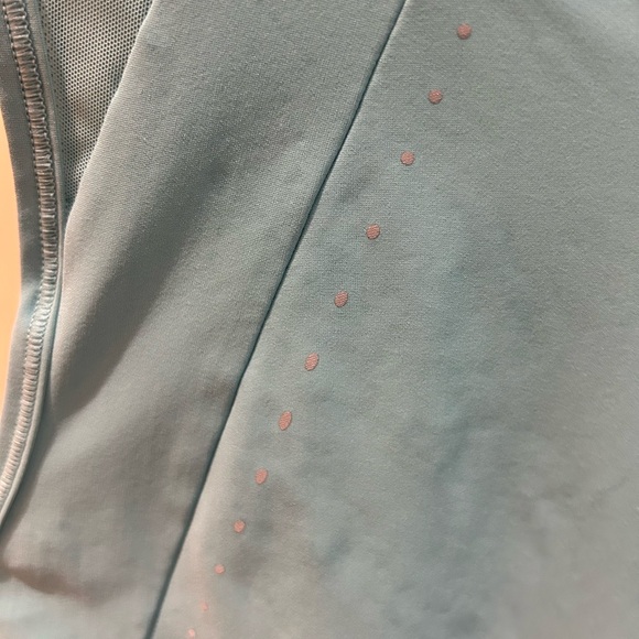 Lululemon Tank - Picture 4 of 4